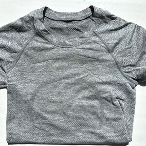 lululemon athletica Gray Short Sleeve Tee
